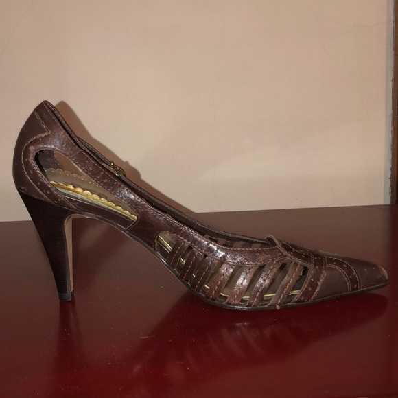 BCBG Point Toe Heels - Picture 3 of 4